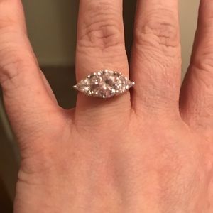 Pretty 3 stone Cz ring